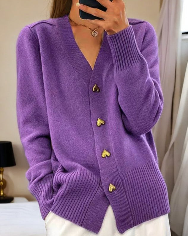 Adele™ – Weiche Strickjacke mit Herzknöpfen