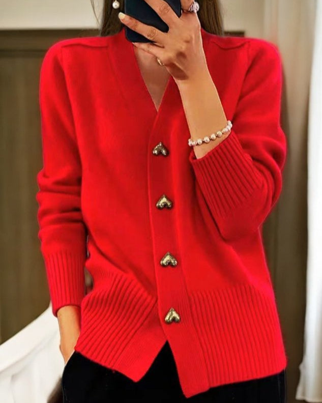 Adele™ – Weiche Strickjacke mit Herzknöpfen