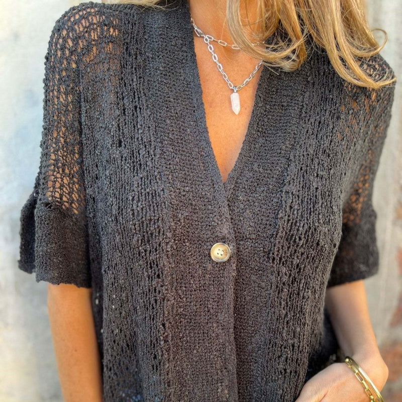 Lisa™ – Elegantes Stricktop mit Knopf