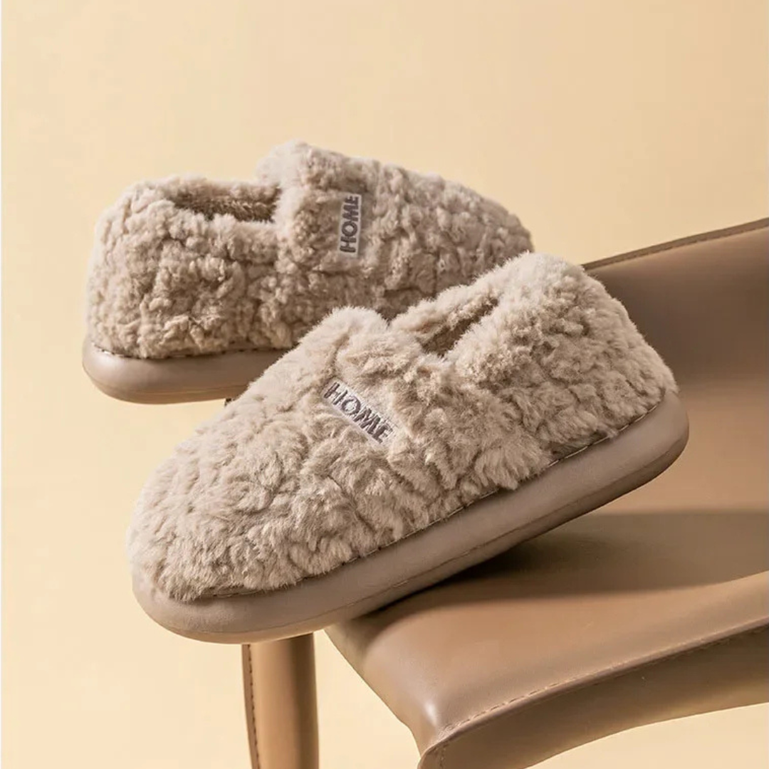 HOME™ | Gefütterter Plüsch-Hausschuh