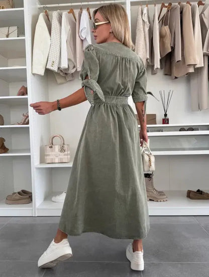 Ivana™ – Das Jeanskleid, das deine Schönheit zum Vorschein bringt